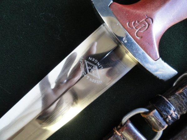 Rare Maker Early SA Dagger w/Two Piece Hanger (#28973)